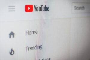 YouTube nézettség növelése Komáromi Barnabás szakértővel